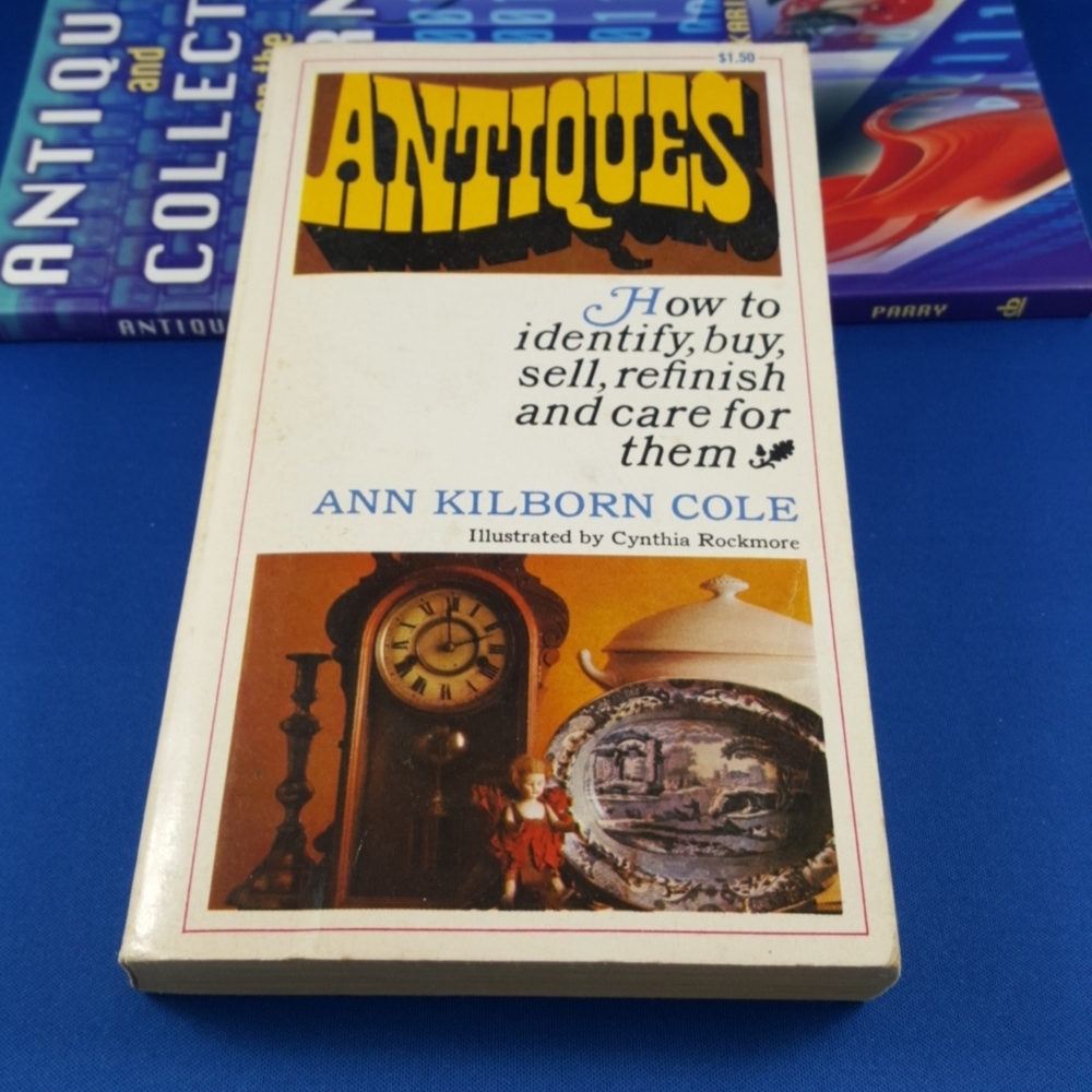 Antiques Collectibles Books, Lot of 2 - Picture 6 of 7
